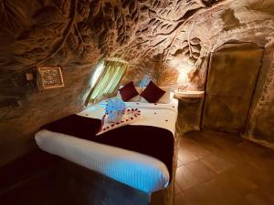 a bedroom with a bed in a cave at Foggy Knolls Resort in Vagamon
