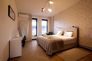 Säng eller sängar i ett rum på Penthouse Cracow