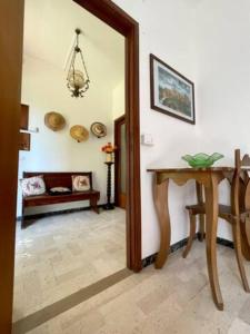 A seating area at Via Verdi 14