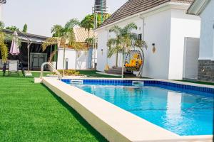 Πισίνα στο ή κοντά στο Pinewood Suite+ GYM+Snooker board. Rhodabode Nile +19 φωτογραφίες