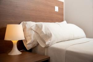Łóżko lub łóżka w pokoju w obiekcie Hotel La Parada