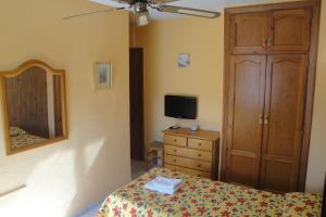 TV a/nebo společenská místnost v ubytování Hostal Cristina