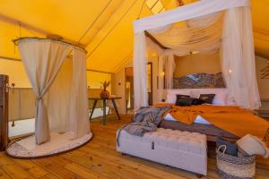 Floria Glamping Garden客房内的一张或多张床位