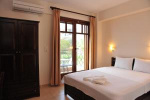 A bed or beds in a room at Pansion Evi