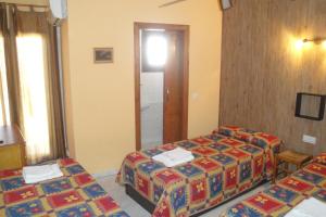 Postel nebo postele na pokoji v ubytování Hostal Cristina
