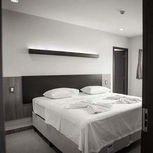 Giường trong phòng chung tại HOTEL BRASIL