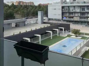 a swimming pool on the roof of a building at Espectacular apartamento con piscina y garaje in Madrid