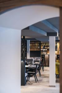 Arpuria l hidden luxury mountain home - ADULTS FRIENDLY餐厅或其他用餐的地方
