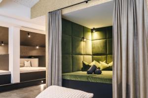 Arpuria l hidden luxury mountain home - ADULTS FRIENDLY客房内的一张或多张床位