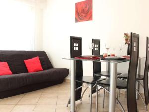 Gallery image of Appartement La Rochelle, 2 pièces, 4 personnes - FR-1-246-555 in La Rochelle