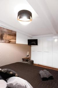 TV a/nebo společenská místnost v ubytování ClickTheFlat Piękna Center Apart Rooms