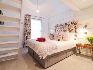 Postel nebo postele na pokoji v ubytování 51 Tern Cottage, Aldeburgh