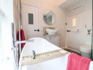 Koupelna v ubytování 51 Tern Cottage, Aldeburgh + 13 fotografií