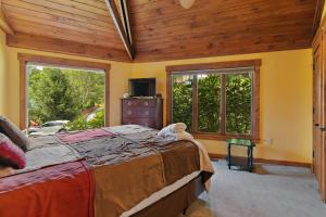 Un pat sau paturi într-o cameră la Mountain Delight