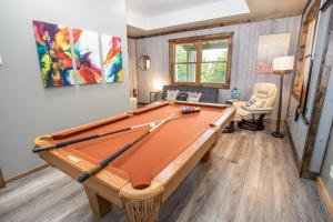 a pool table in a living room with ahibition at Tree Top Lodge in Sugar Mountain