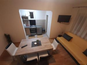 Köök või kööginurk majutusasutuses Haus Apartman Zaječar M&L