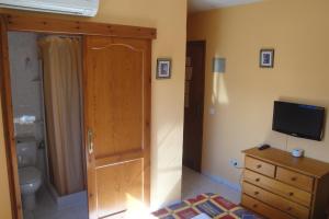 TV a/nebo společenská místnost v ubytování Hostal Cristina