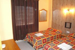 Postel nebo postele na pokoji v ubytování Hostal Cristina