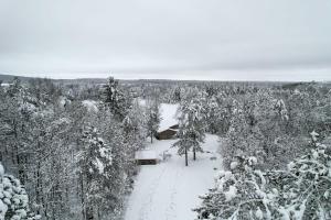 Lakeside Spooner Home with Game Room and Views! v zimě