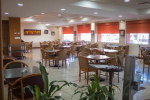 Restorāns vai citas vietas, kur ieturēt maltīti, naktsmītnē Hotel Sicomoro
