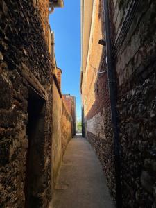 Fotografia z galérie ubytovania Chez Madeleine, maison de charme à Montreuil /mer v destinácii Montreuil-sur-Mer