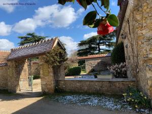 an entrance to a stone building with a gate at Chambre équipée Plain-Pied - 2 pers avec sdb wc privé in Hargeville