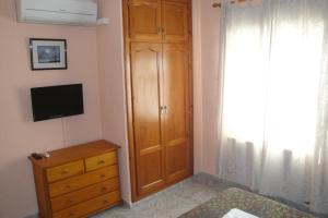 TV a/nebo společenská místnost v ubytování Hostal Cristina