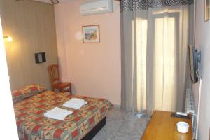 Postel nebo postele na pokoji v ubytování Hostal Cristina