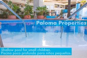 Bazén v ubytovaní Benal beach suite, parque acuático y vistas al mar alebo v jeho blízkosti