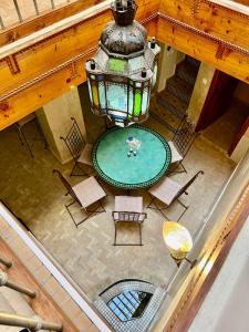 an overhead view of a table and chairs and a pool at Riad Dar Hanae in Tétouan