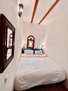 Rúm í herbergi á Riad Dar Hanae