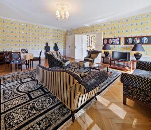 Część wypoczynkowa w obiekcie The Bonerowski Palace Boutique Hotel