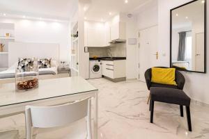 Kuchyňa alebo kuchynka v ubytovaní Arriola B FreshApartments