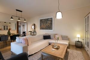 Posedenie v ubytovaní Glyfada golf fourth floor apartment