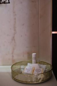 a glass tray with towels and a bottle of soap at House Prada in Bragança