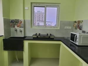 Кухня или мини-кухня в Hillstay Rushikonda
