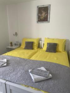 Posteľ alebo postele v izbe v ubytovaní Bolkovac Apartman Ulica Donje selo 33 Fužine