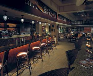 O lounge ou bar de Universal's Loews Royal Pacific Resort