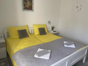 Posteľ alebo postele v izbe v ubytovaní Bolkovac Apartman Ulica Donje selo 33 Fužine