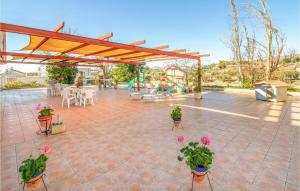 A garden outside 4 Bedroom Beautiful Home In Lorca Még 14 kép
