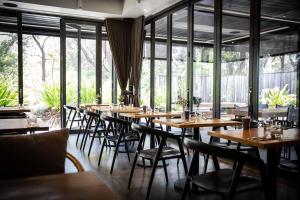 Restoran atau tempat lain untuk makan di Bangalay Luxury Villas