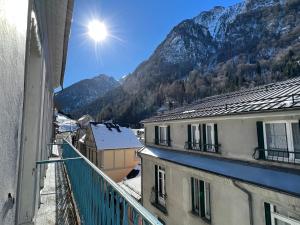 a view of the mountains from a balcony of a building at Grand T3 centre Cauterets 6 à 8 pers. WIFI. Balcon in Cauterets