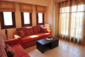 A seating area at Pansion Evi