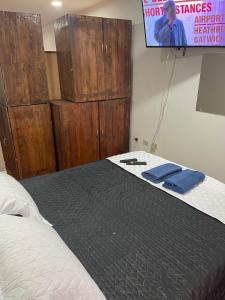 Postel nebo postele na pokoji v ubytování Apt est castellana cll 97