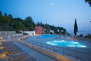 Der Swimmingpool an oder in der Nähe von Maistra Select Mlini Villas and Apartments