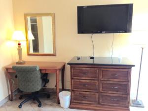 TV a/nebo společenská místnost v ubytování Cadillac Motel