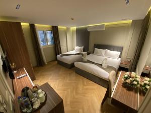 Ruang duduk di The View Delta Hotel