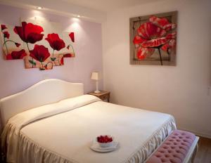 A bed or beds in a room at Hotel Tirreno
