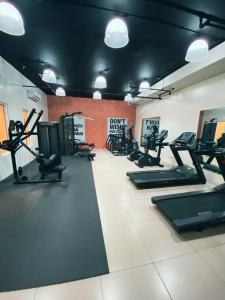 Fitness centrum a/nebo fitness zařízení v ubytování Fully furnished condo in Quezon City + 18 fotografií