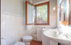 A bathroom at Seranna 3